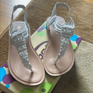 NEW girls Elegant White Sandals with Rhinestone Detailing size 3.5